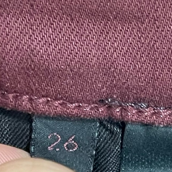 J Brand Alana Coated Claret Maroon Raw Hem Zipper Skinny Pants Womens Size 26 - Picture 9 of 15